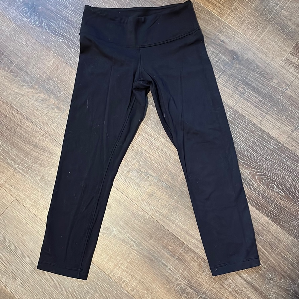 Black lululemon cropped leggings